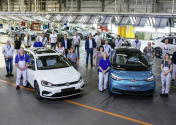 Passing the baton: After today's phase-out of the Golf Variant, the Zwickau plant now produces exclusively fully electric vehicles.